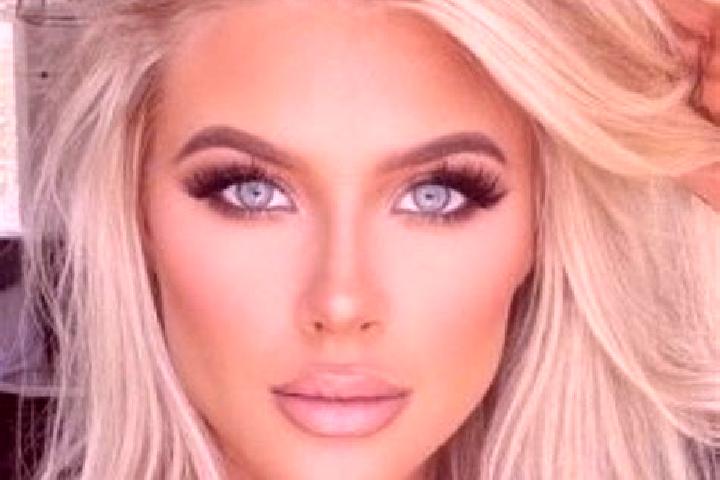Stella, 30, a platinum blonde grey-eyed middle eastern companion based in Barrio San Joaquin el Junco. Offering A-Level, Massage, Roleplay, BDSM, Travel Comp...