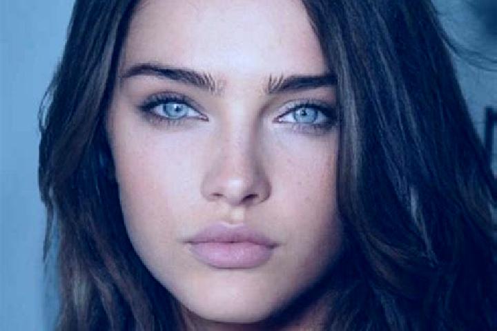 Stella, 31, a brunette green-eyed caribbean companion based in Vitzenburg. Offering Roleplay, Deep French Kissing, Dinner Date, Domination. Available for inc...