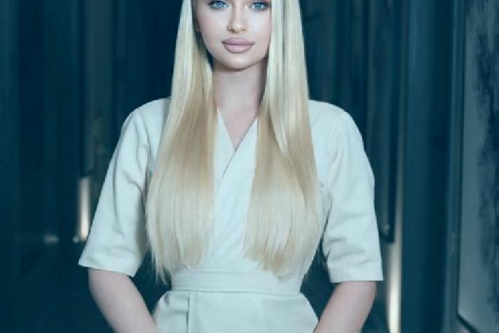 Stella, 31, a dark blonde dark-eyed mixed companion based in Velezzo Lomellina. Offering Party Girl, Tantra, Erotic Massage, BDSM. Available for incall and o...
