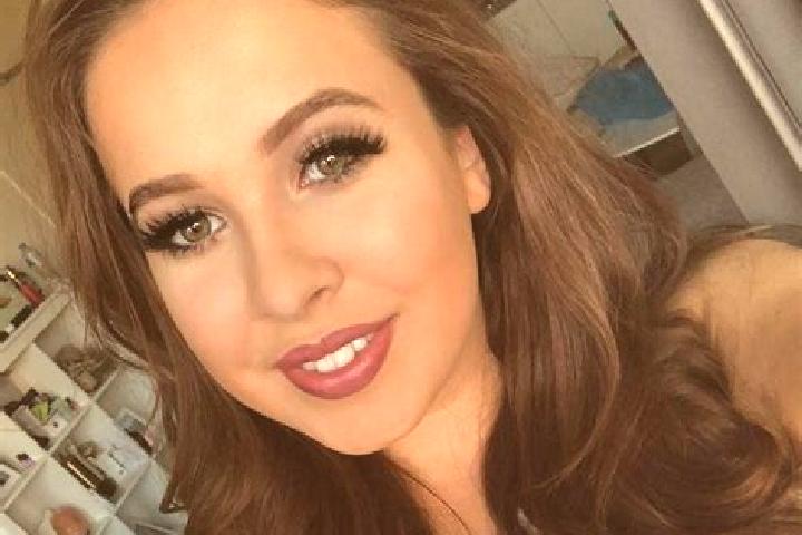 Stella, 32, a dark blonde dark-eyed caucasian companion based in Macieira de Rates. Offering Dinner Date, Couples, Roleplay. Available for incall and outcall...