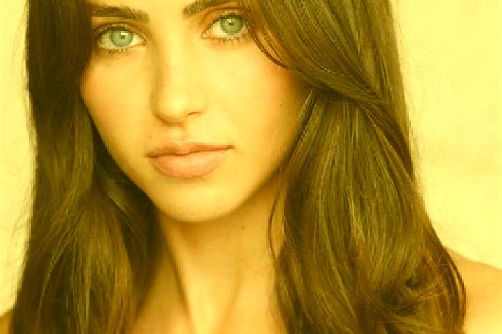 Stella, 33, a auburn hazel-eyed latina companion based in Arial. Offering Dinner Date, Travel Companion, OWO. Available for incall and outcall, day and eveni...