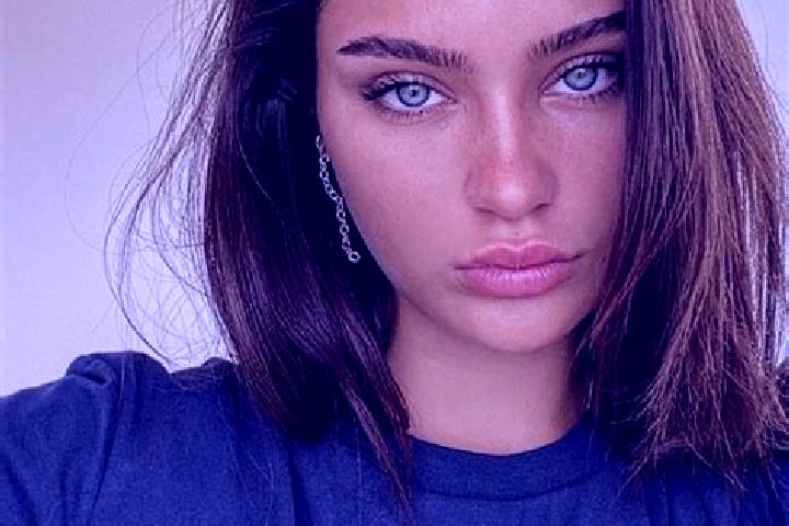 Stella, 34, a brunette dark-eyed indian companion based in San Donato. Offering Travel Companion, Deep French Kissing, Girlfriend Experience, BDSM, Dominatio...
