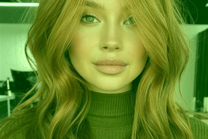 Stella, 36, a auburn grey-eyed european companion based in Claveria. Offering Party Girl, Dinner Date, CIM. Available for incall and outcall, day and evening...