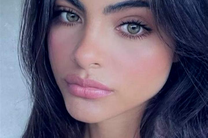 Stella, 36, a black hazel-eyed asian companion based in Fundeanu. Offering OWO, Tantra, Deep French Kissing. Available for incall and outcall, overnight book...