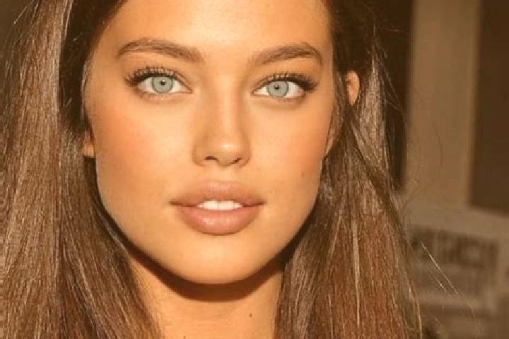 Stella, 36, a chestnut grey-eyed caucasian companion based in Tradate. Offering Party Girl, Domination, Duos. Available for incall and outcall, day and eveni...