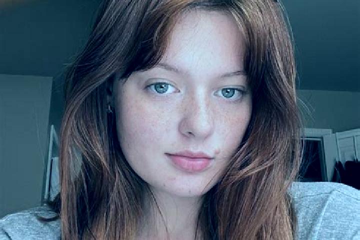 Stella, 37, a auburn amber-eyed european companion based in Harbor. Offering Dinner Date, Erotic Massage, Massage, Roleplay. Available for incall and outcall...