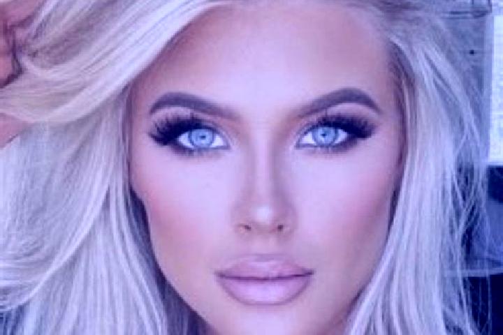 Stella, 37, a platinum blonde grey-eyed mixed companion based in De Hoven. Offering Deep French Kissing, Dinner Date, Striptease, Erotic Massage. Available f...