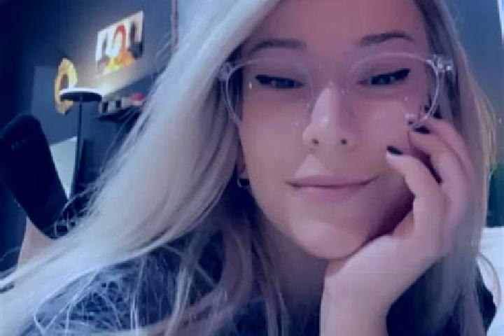 Stella, 38, a platinum blonde dark-eyed latina companion based in Aulnay-sur-Mauldre. Offering Prostate Massage, 69, Duos. Available for incall and outcall, ...