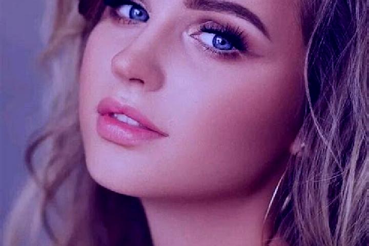 Victoria, 20, a dark blonde blue-eyed mediterranean companion based in Asiago. Offering OWO, Party Girl, Tantra. Available for incall and outcall, day and ev...