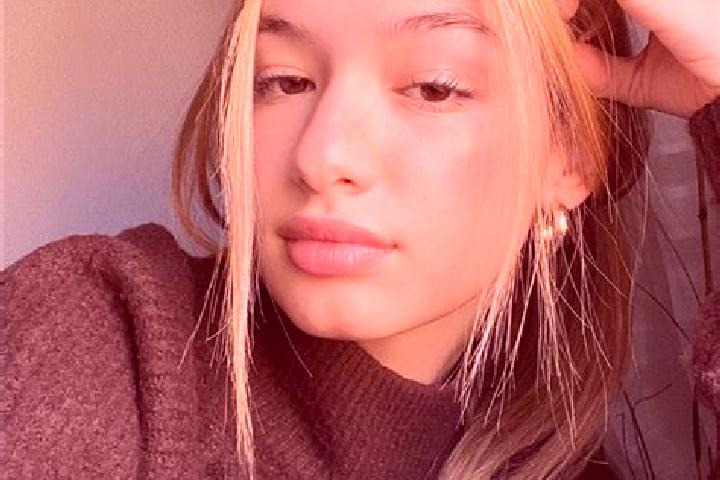 Victoria, 21, a blonde brown-eyed indian companion based in Familleureux. Offering Party Girl, Overnight, Dinner Date. Available for incall and outcall, over...