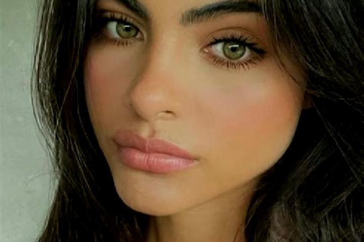 Victoria, 22, a brunette grey-eyed indian companion based in Xoy. Offering GFE, 69, Striptease. Available for incall and outcall, day and evening dates.