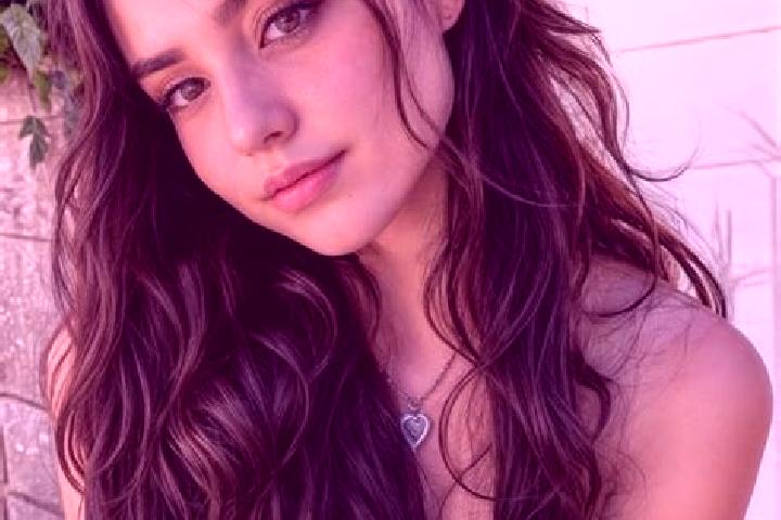 Victoria, 22, a dark blonde hazel-eyed middle eastern companion based in Sil-li. Offering Dinner Date, Erotic Massage, Deep French Kissing, Striptease. Avail...