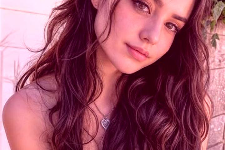 Victoria, 23, a auburn amber-eyed caribbean companion based in Izlake. Offering Roleplay, A-Level, Fetish, 69. Available for incall and outcall, day and even...