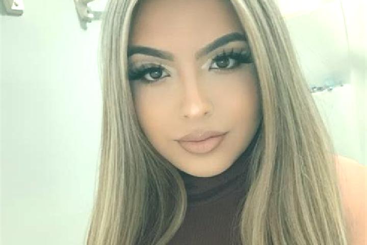 Victoria, 23, a blonde amber-eyed latina companion based in Valmorea. Offering Deep French Kissing, BDSM, CIM, Prostate Massage, Couples. Available for incal...