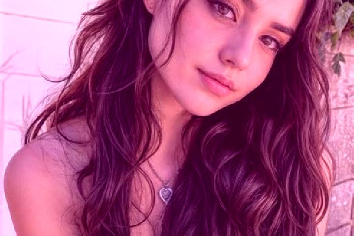 Victoria, 25, a auburn brown-eyed middle eastern companion based in Wietmarschen. Offering Overnight, Party Girl, Prostate Massage, Dinner Date, Girlfriend E...