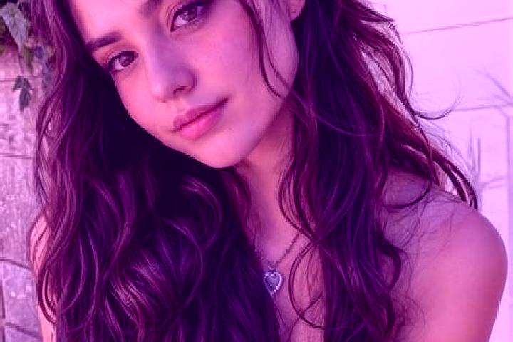 Victoria, 25, a brunette hazel-eyed middle eastern companion based in Ipaba. Offering OWO, Couples, Girlfriend Experience. Available for incall and outcall, ...