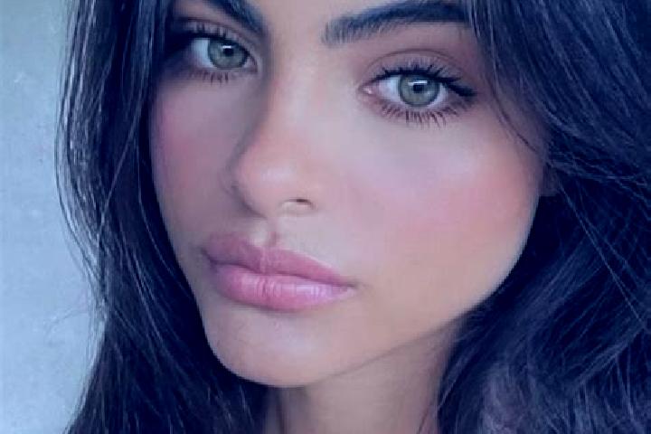 Victoria, 26, a brunette green-eyed european companion based in Paros. Offering Domination, Striptease, Couples. Available for incall and outcall, overnight ...