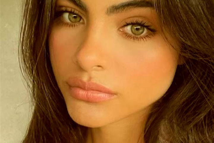Victoria, 27, a brunette green-eyed caucasian companion based in Miguelete. Offering Striptease, Party Girl, CIM. Available for incall and outcall, overnight...