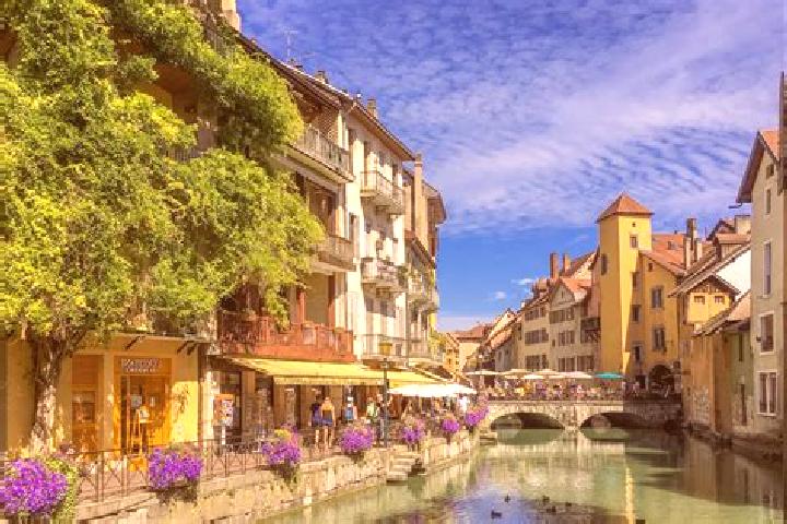 Victoria, 28 — Escort in Venables, France