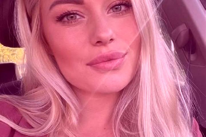 Victoria, 33, a blonde hazel-eyed mediterranean companion based in Thouria. Offering BDSM, Domination, Overnight. Available for incall and outcall, overnight...