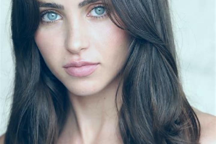 Victoria, 33, a brunette hazel-eyed latina companion based in Ertaizi. Offering A-Level, GFE. Available for incall and outcall, day and evening dates.