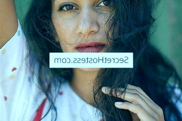Victoria, 34, a red dark-eyed indian companion based in Market Lavington. Offering Deep French Kissing, Travel Companion, Erotic Massage. Available for incal...