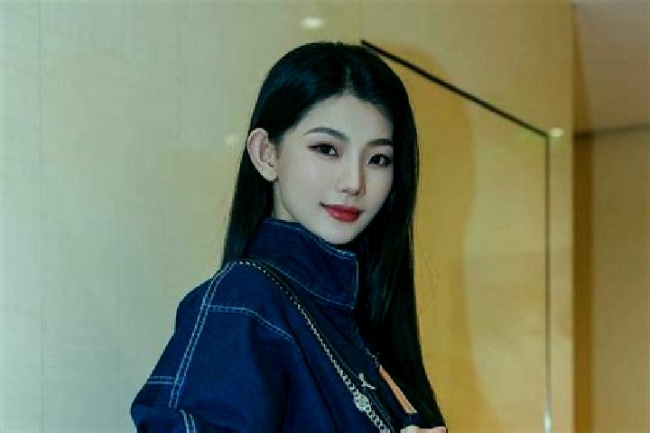 Victoria, 35 — Escort in Xuhe, China