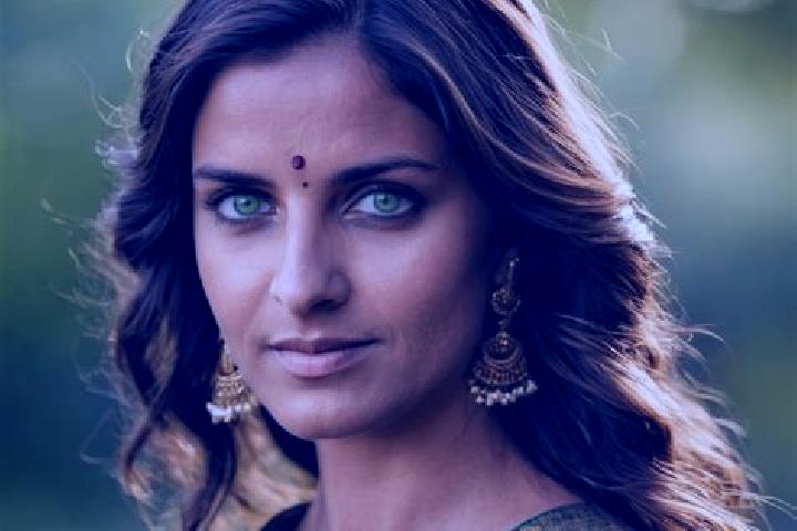 Victoria, 37, a brunette green-eyed indian companion based in Kali. Offering Couples, Travel Companion, Party Girl. Available for incall and outcall, day and...