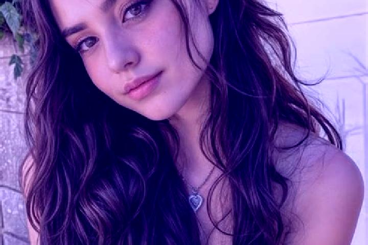 Violet, 20, a auburn brown-eyed caucasian companion based in Grossau. Offering A-Level, GFE, Travel Companion, Duos. Available for incall and outcall, day an...
