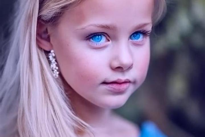 Violet, 20, a blonde blue-eyed indian companion based in Holzsussra. Offering 69, CIM, Duos, Dinner Date. Available for incall and outcall, overnight booking...