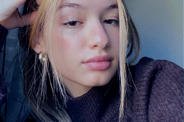 Violet, 20, a blonde brown-eyed indian companion based in Tornareccio. Offering Roleplay, Deep French Kissing, 69. Available for incall and outcall, overnigh...