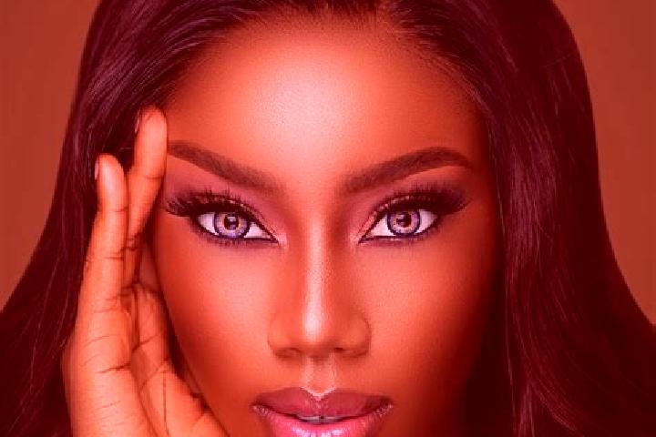 Violet, 20, a chestnut blue-eyed ebony companion based in Ujar. Offering Fetish, Deep French Kissing, Duos. Available for incall and outcall, day and evening...