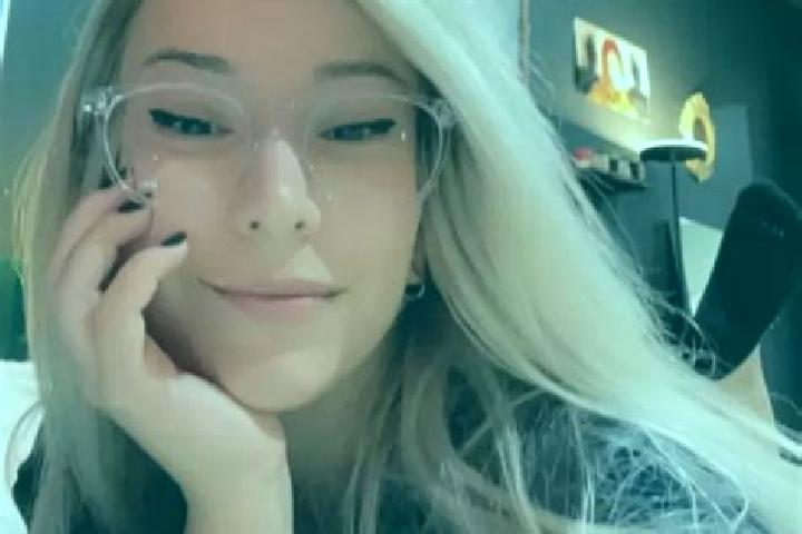 Violet, 21, a blonde grey-eyed ebony companion based in Beaufort-en-Vallee. Offering Couples, Prostate Massage, BDSM, Roleplay, GFE. Available for incall and...