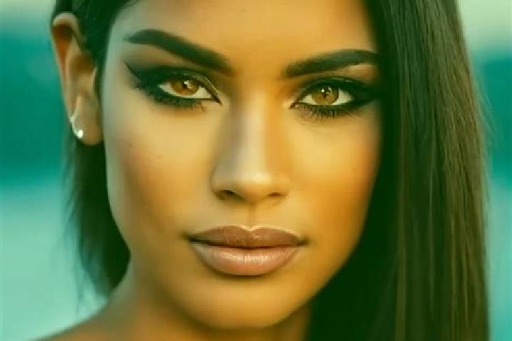 Violet, 21, a red grey-eyed latina companion based in Zubrynka. Offering Girlfriend Experience, Domination, BDSM. Available for incall and outcall, overnight...