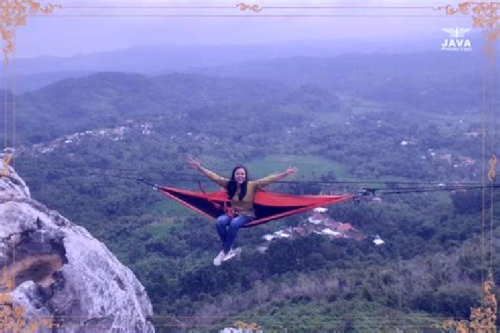 Violet, 21 — Escort in Citatah Kaler, Indonesia