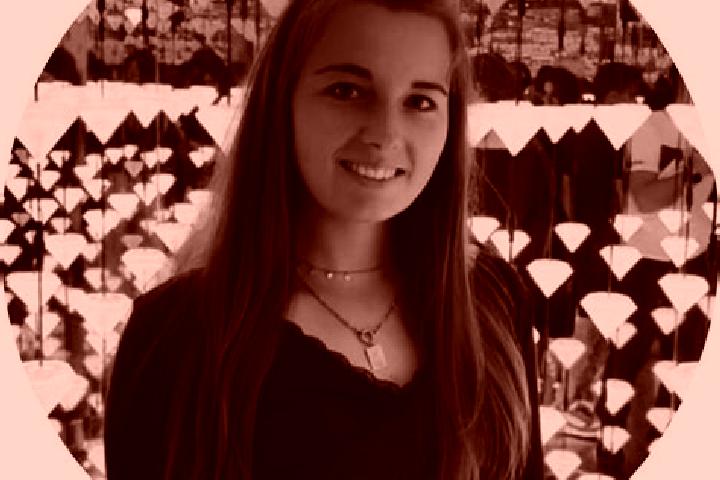 Violet, 21 — Escort in Witzhave, Germany