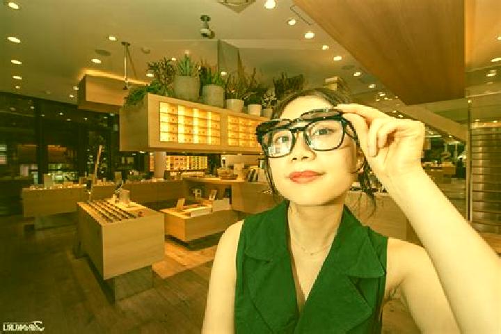 Violet, 21 — Escort in Xihuachi, China