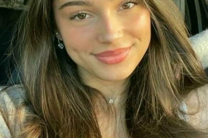 Violet, 22, a brunette hazel-eyed latina companion based in Derdil. Offering GFE, Travel Companion, Massage. Available for incall and outcall, day and evenin...