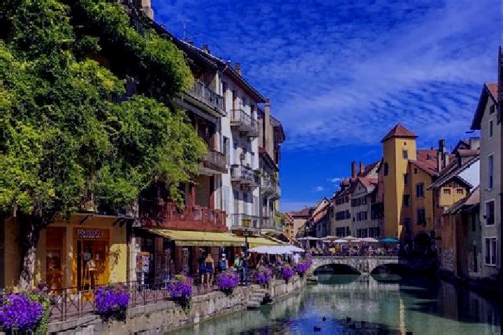 Violet, 22 — Escort in Rouet, France