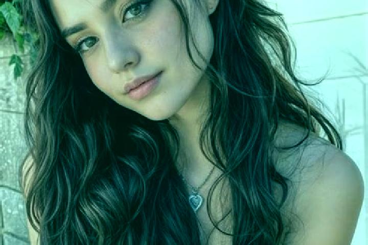 Violet, 23, a auburn amber-eyed caribbean companion based in Riecito. Offering OWO, Duos, 69. Available for incall and outcall, overnight bookings available.