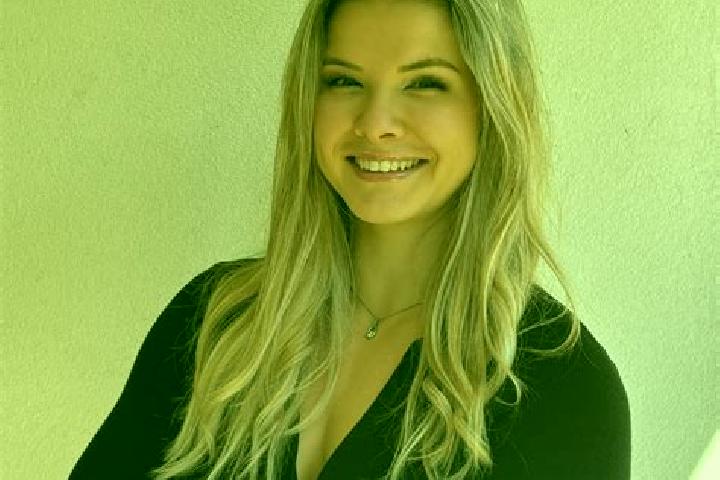 Violet, 23 — Escort in Chaponost, France