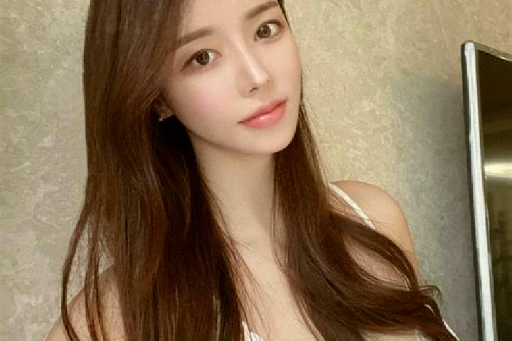 Violet, 23 — Escort in Xujiadu, China