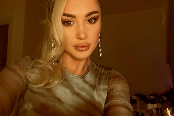 Violet, 24, a blonde amber-eyed indian companion based in Tikinmul. Offering GFE, Tantra, Party Girl, Domination, Dinner Date. Available for incall and outca...
