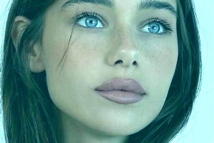 Violet, 24, a brunette brown-eyed caribbean companion based in Feisoglio. Offering Travel Companion, Domination, Dinner Date. Available for incall and outcal...