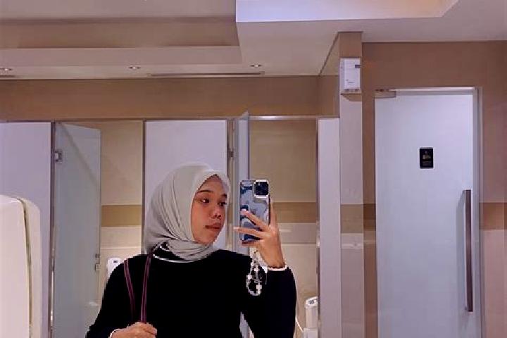 Violet, 24 — Escort in Tehoru, Indonesia