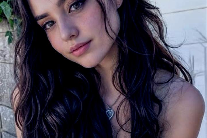 Violet, 25, a auburn hazel-eyed slavic companion based in Feldkirch. Offering Striptease, Couples, Deep French Kissing, Fetish. Available for incall and outc...