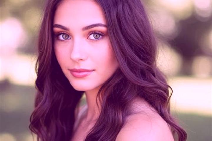 Violet, 25, a brunette hazel-eyed european companion based in Rynholec. Offering GFE, Overnight. Available for incall and outcall, day and evening dates.