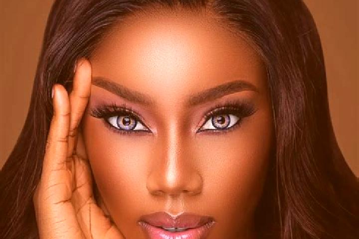 Violet, 25, a red blue-eyed ebony companion based in Durakli. Offering CIM, Couples, Tantra. Available for incall and outcall, overnight bookings available.