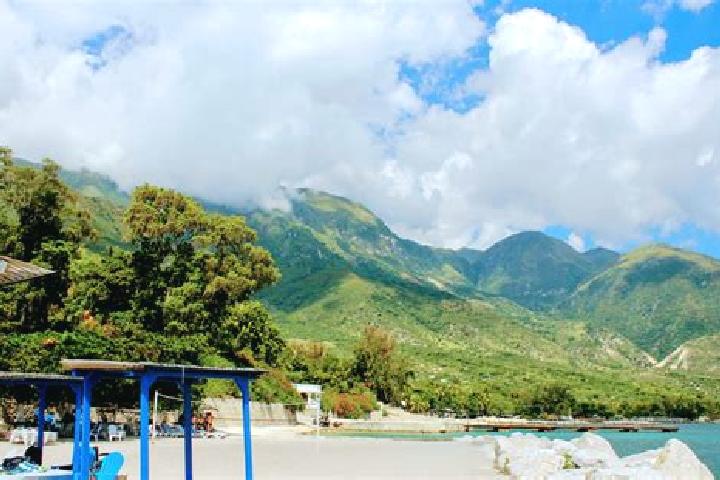 Violet, 25 — Escort in Cornillon, Haiti