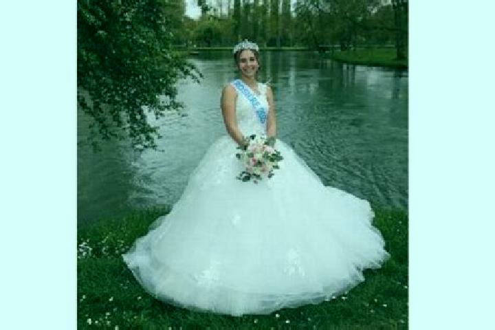 Violet, 25 — Escort in Mehun-sur-Yevre, France